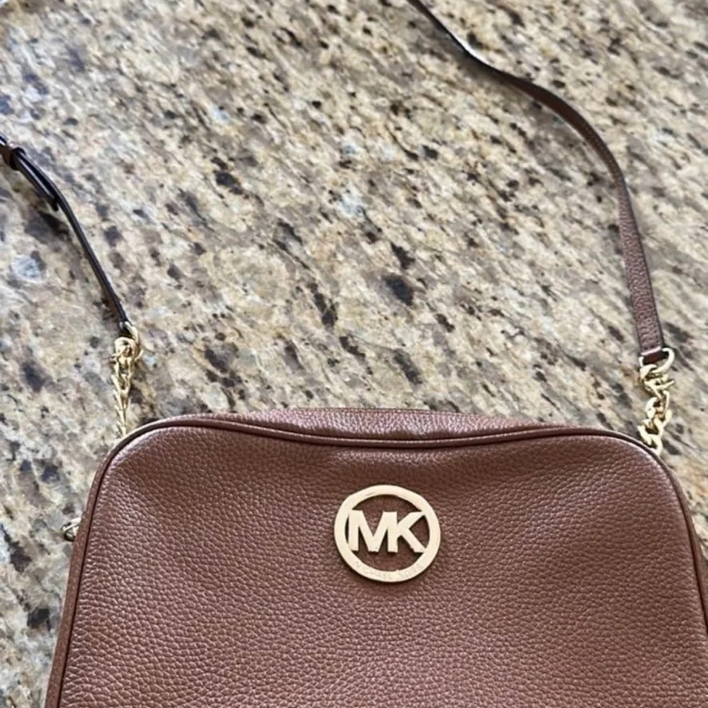 Michael Kors jetset pebbled leather crossbody